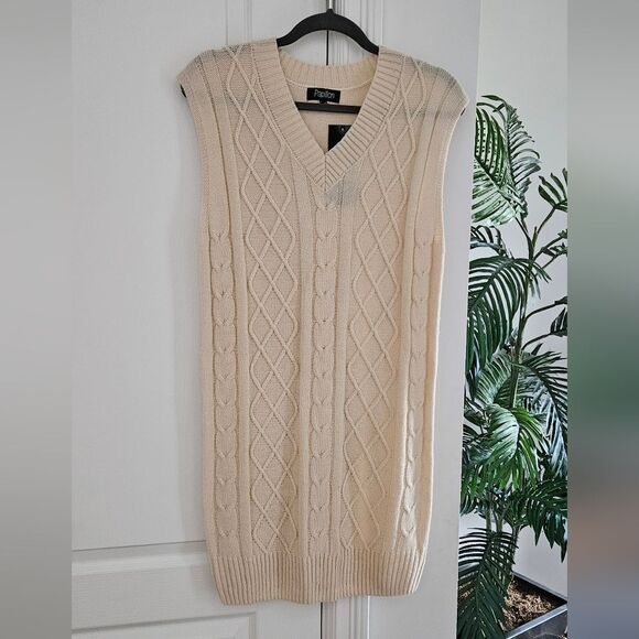 Nwt Papillon Cream Cable Knit Sweater Vest - Picture 1 of 3